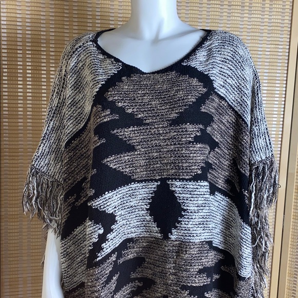 INC International Concepts Western Aztec Print Fringe Sweater Poncho Size S/M - Picture 2 of 6